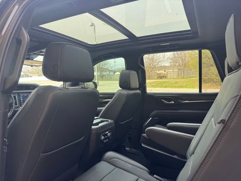 Used 2021 GMC Yukon Denali w/ Denali Premium Package image 22