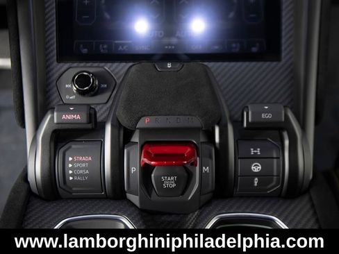Used 2024 Lamborghini Urus Performante AWD/4WD image 22