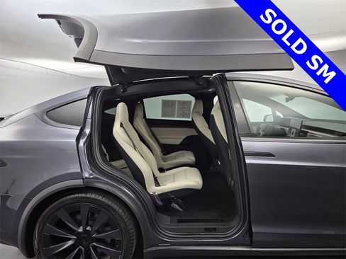 Used 2023 Tesla Model X image 21