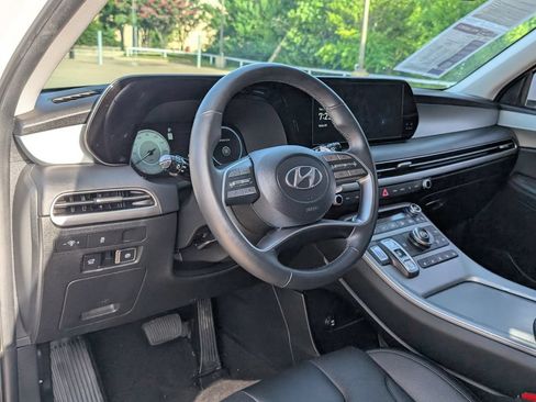 Used 2023 Hyundai Palisade SEL w/ Premium Package FWD image 4