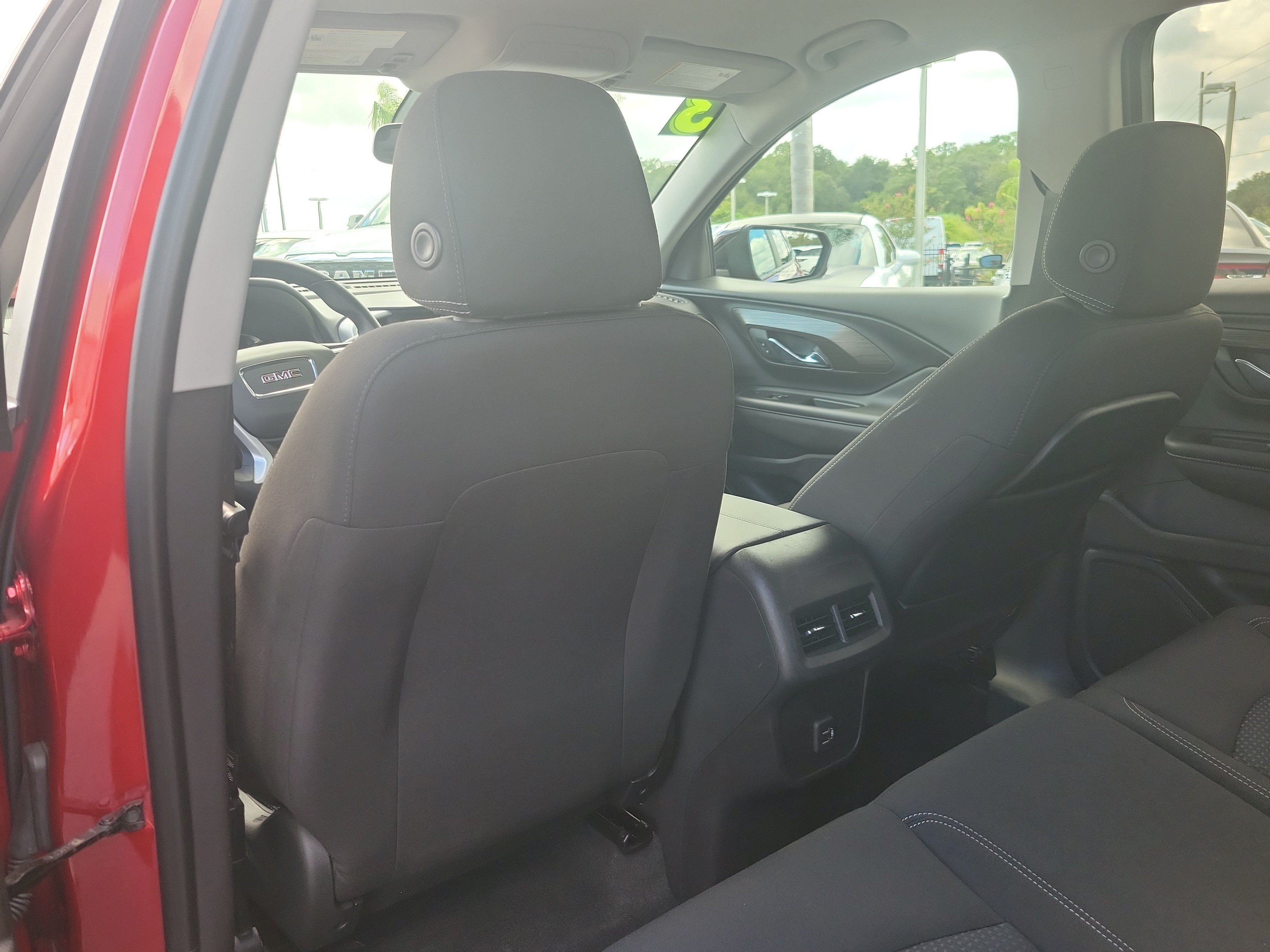Used 2023 GMC Terrain SLE w/ Driver Convenience Package FWD image 11
