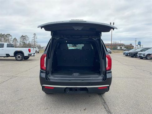 Used 2022 GMC Yukon XL SLT w/ SLT Premium Package AWD/4WD image 12