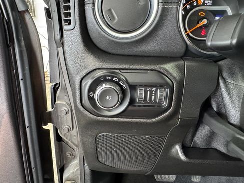 Used 2021 Jeep Wrangler Unlimited Sahara w/ Uconnect 4C Nav & Sound Group AWD/4WD image 17