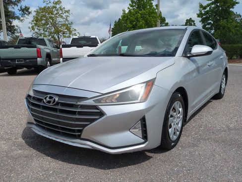 Used 2019 Hyundai Elantra SE w/ Cargo Package FWD image 2