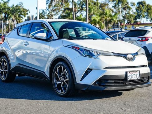Used 2018 Toyota C-HR XLE image 3