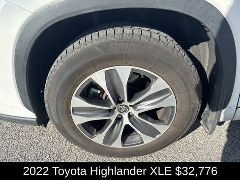 Used 2022 Toyota Highlander XLE image 9