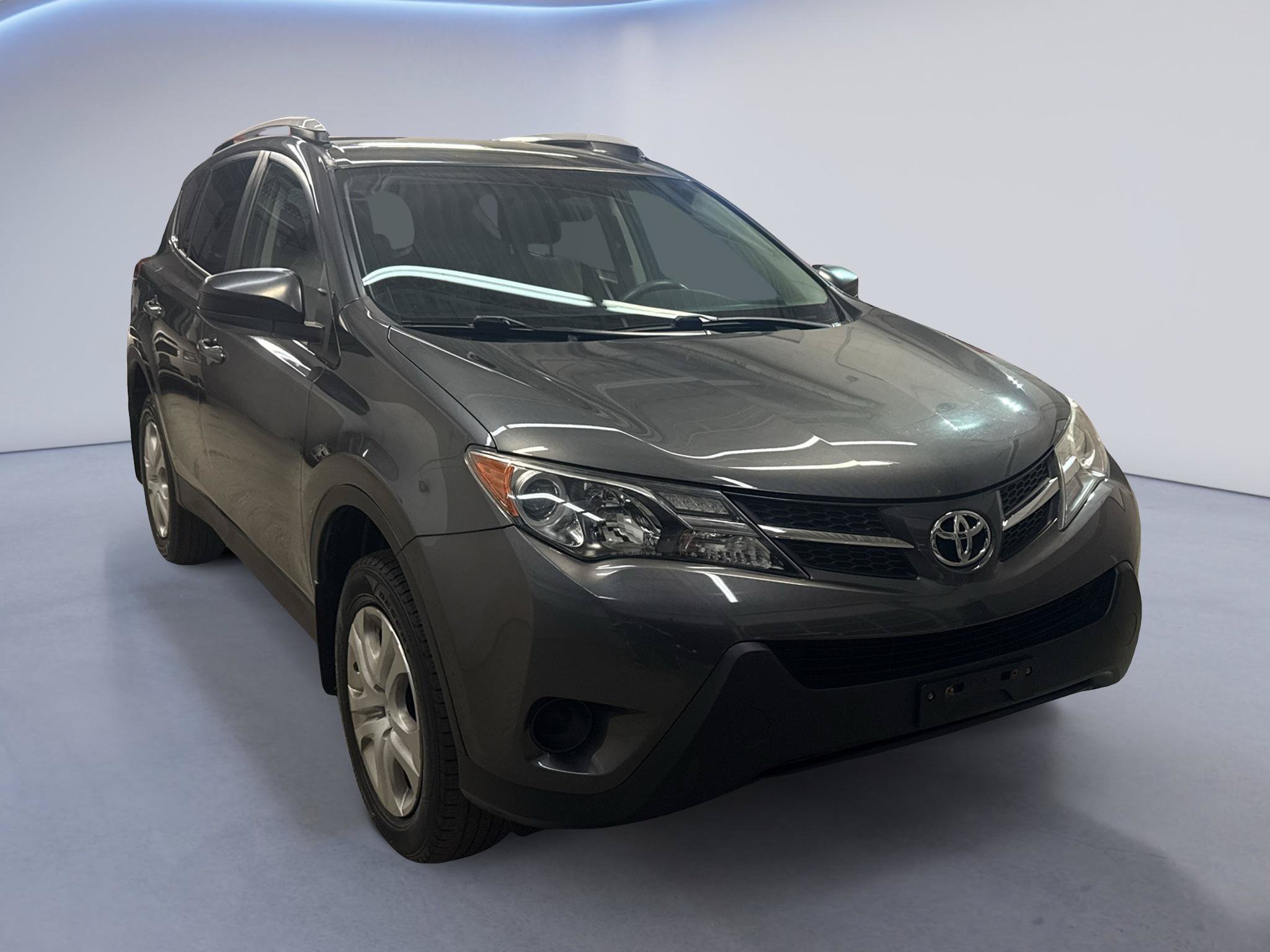 Used 2015 Toyota RAV4 LE AWD/4WD image 1