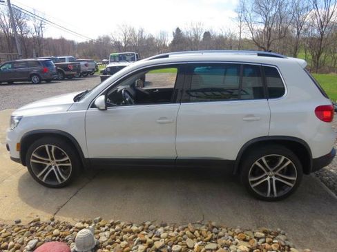 Used 2017 Volkswagen Tiguan SEL image 4