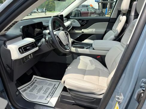 Used 2025 Lincoln Aviator Reserve w/ Equipment Group 201A AWD/4WD image 16