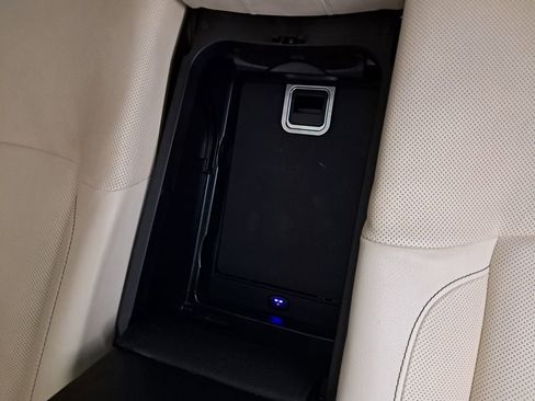 Used 2011 Rolls-Royce Ghost image 32