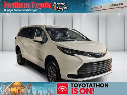 Used 2025 Toyota Sienna LE