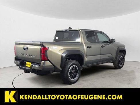 Certified 2025 Toyota Tacoma TRD Off-Road AWD/4WD image 5