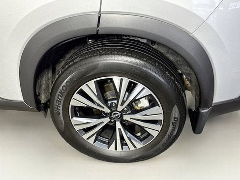 Used 2023 Nissan Rogue SV w/ SV Premium Package image 32