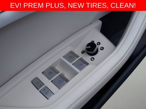 Used 2024 Audi Q8 e-tron Premium Plus w/ Premium Plus Package AWD/4WD image 10
