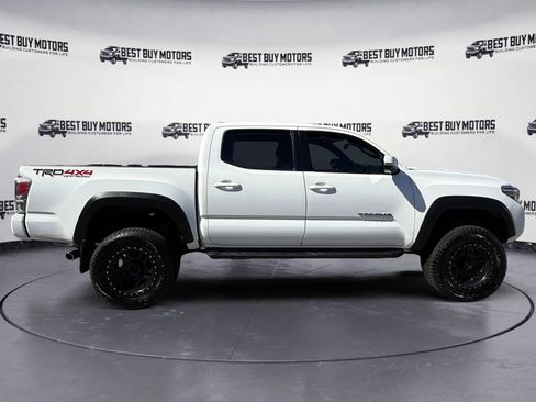 Used 2021 Toyota Tacoma TRD Off-Road w/ Technology Package AWD/4WD image 9