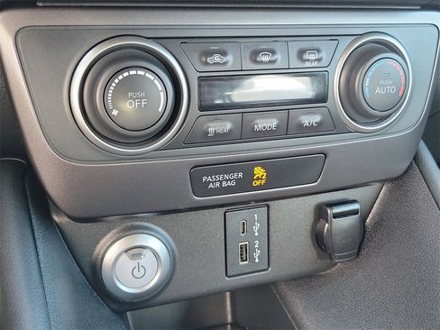 Used 2023 Nissan Leaf S image 11