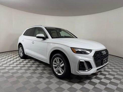 Used 2023 Audi Q5 2.0T Premium w/ Convenience Package image 1