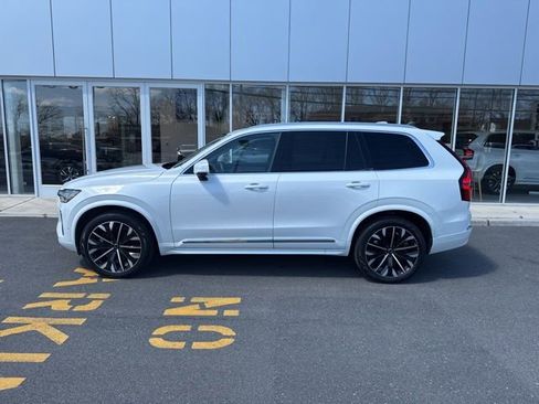 Used 2025 Volvo XC90 B6 Plus image 2