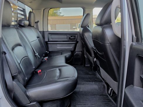 Used 2014 RAM 3500 Tradesman w/ Chrome Appearance Group AWD/4WD image 18
