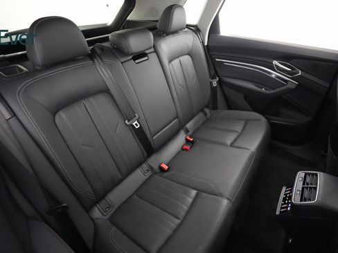 Used 2024 Audi Q8 e-tron Premium Plus w/ Premium Plus Package image 9