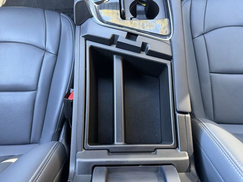 Used 2023 Buick Enclave Essence image 24