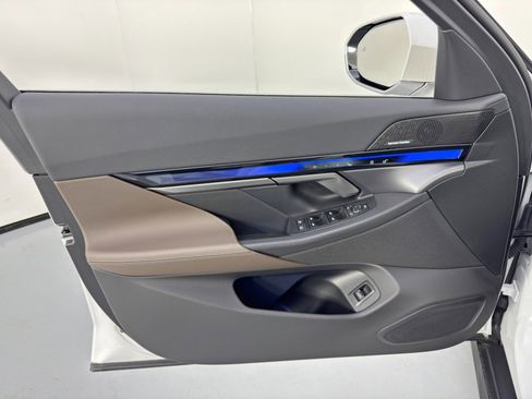 Used 2024 BMW i5 eDrive40 w/ M Sport Package image 49