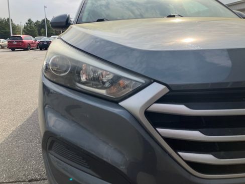 Used 2017 Hyundai Tucson SE image 28
