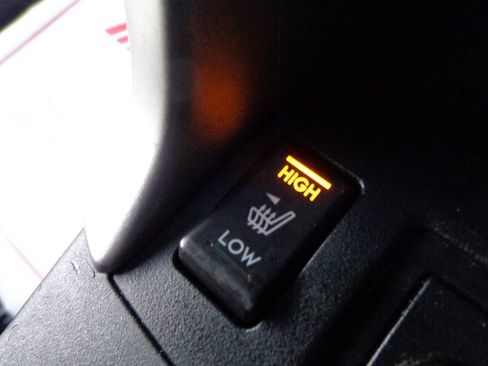 Used 2015 Subaru Forester 2.5i Premium w/ All-Weather Package image 16