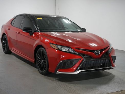 Used 2022 Toyota Camry XSE image 3