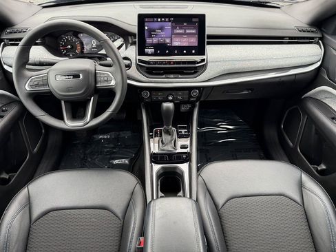 Used 2024 Jeep Compass Latitude image 24