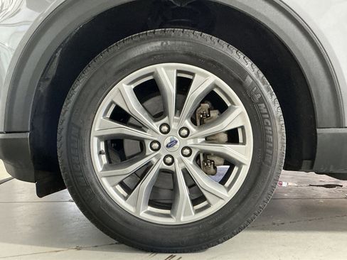 Used 2022 Ford Explorer XLT w/ Equipment Group 202A AWD/4WD image 13