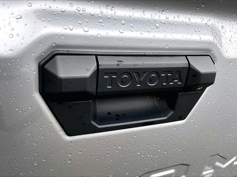 Certified 2025 Toyota Tacoma TRD Off-Road image 9