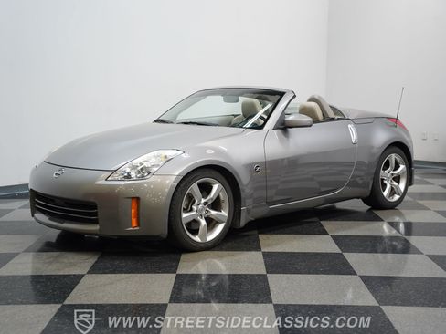 Used 2007 Nissan 350Z Touring RWD image 6