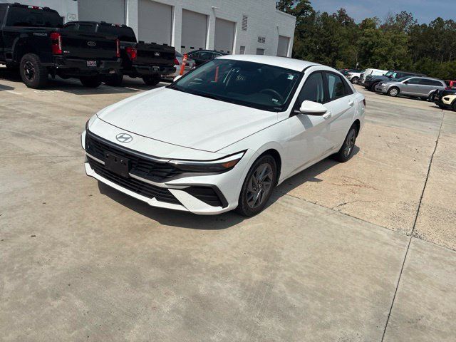 Used 2024 Hyundai Elantra SEL FWD image 9