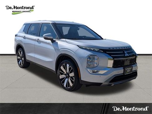 New 2025 Mitsubishi Outlander SE image 3