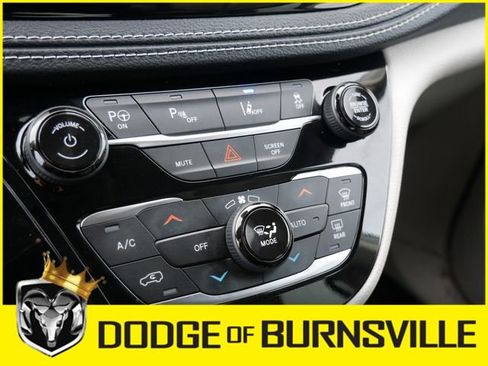 Used 2022 Chrysler Pacifica Touring-L w/ Uconnect Theater Family Group image 22