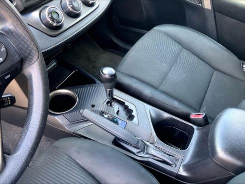 Used 2015 Toyota RAV4 LE FWD image 17