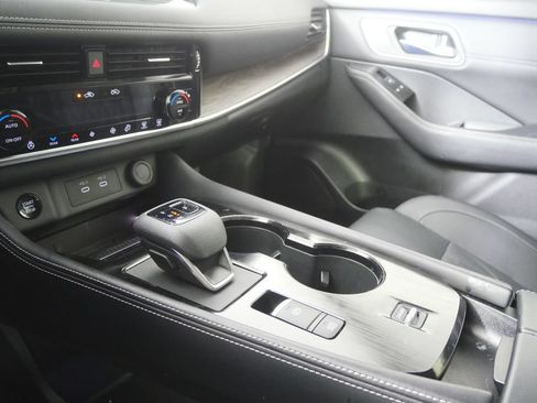 Used 2025 Nissan Rogue Platinum w/ Tech Package FWD image 22