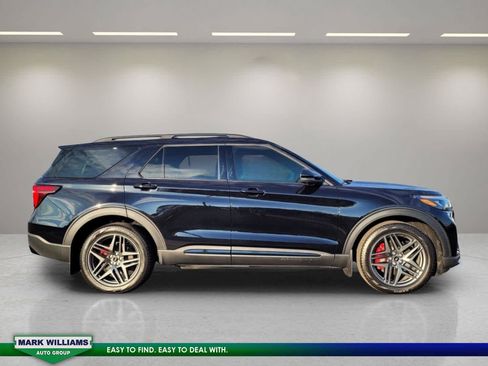 Used 2025 Ford Explorer ST AWD/4WD image 2