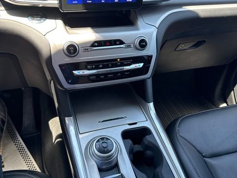 Used 2022 Ford Explorer XLT w/ Equipment Group 202A AWD/4WD image 21