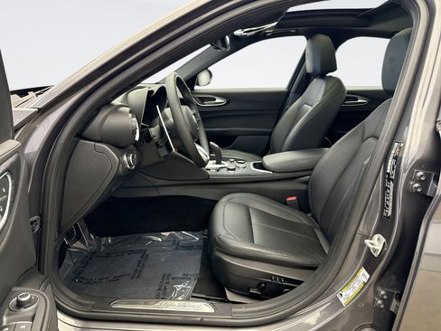 Used 2023 Alfa Romeo Giulia Sprint image 10