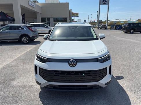 New 2026 Volkswagen Tiguan SE FWD image 2