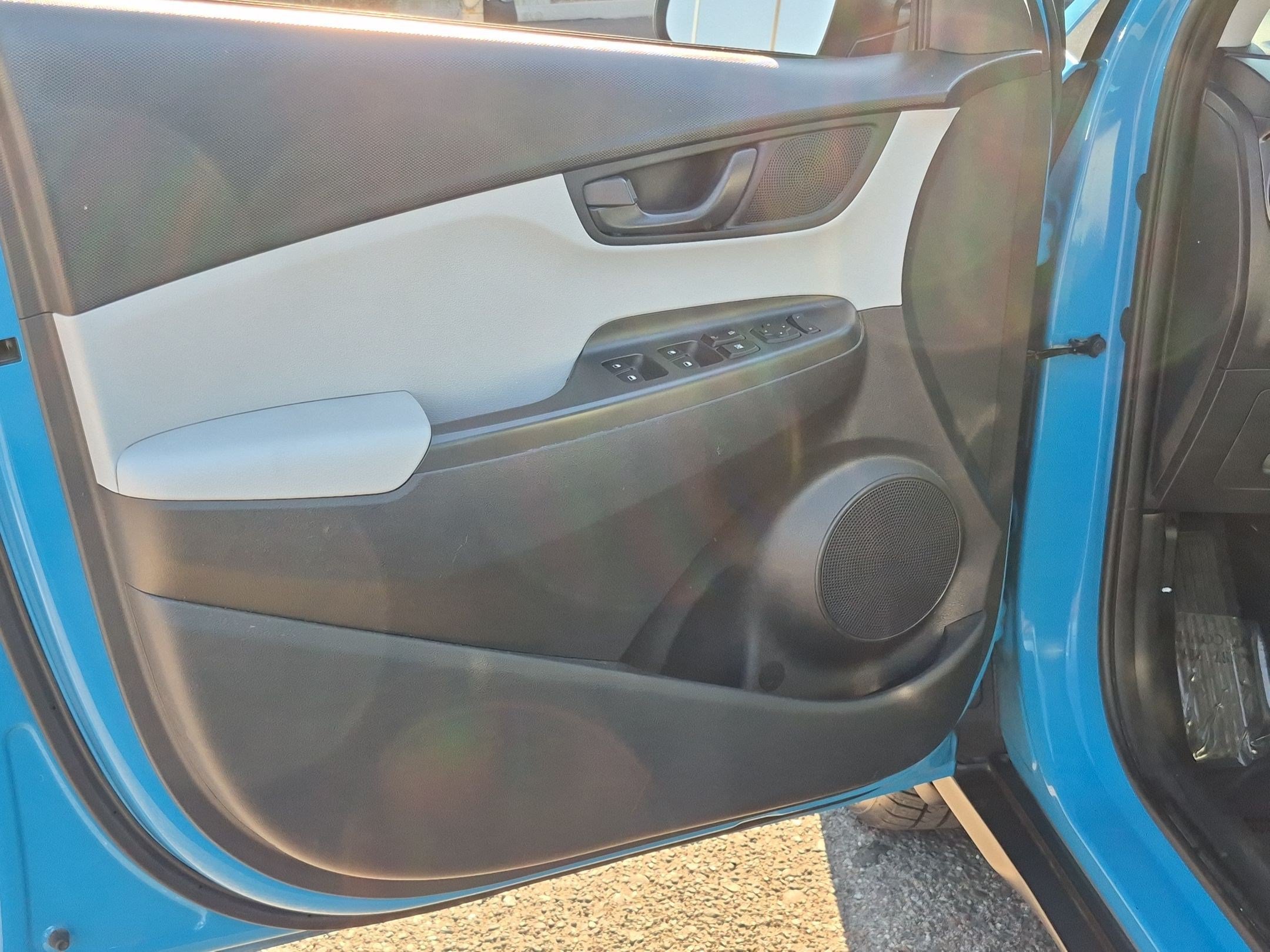Used 2022 Hyundai Kona SEL w/ Cargo Package FWD image 11