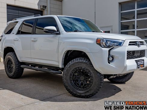 Used 2021 Toyota 4Runner SR5 Premium w/ Moonroof Package AWD/4WD image 1