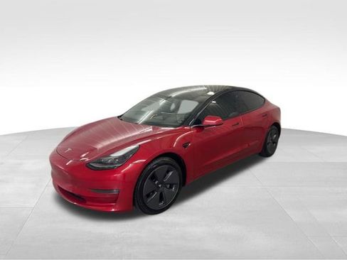 Used 2021 Tesla Model 3 Standard Range Plus image 2
