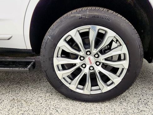 Used 2024 GMC Yukon Denali w/ Denali Reserve Package image 9