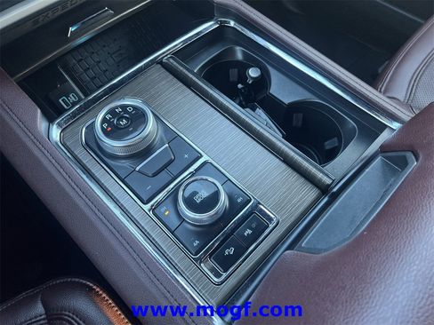 Used 2024 Ford Expedition Limited image 13