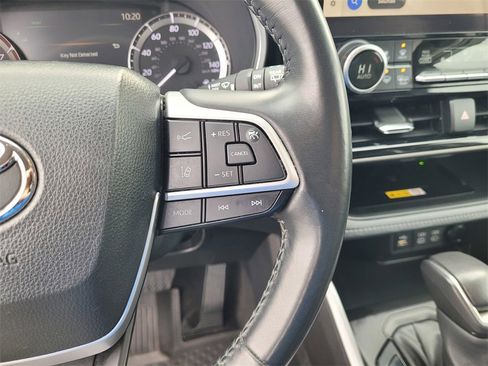 Used 2023 Toyota Highlander XLE image 23