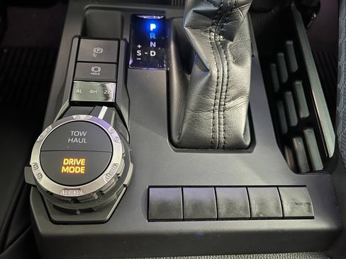 Used 2025 Toyota Tacoma TRD Sport AWD/4WD image 27
