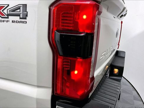Used 2023 Ford F250 Lariat w/ Lariat Ultimate Package AWD/4WD image 29